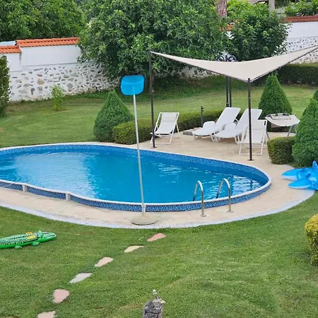 Teo Villa *